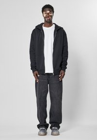 9N1M SENSE ESSENTIAL  - Sweatjakke - black