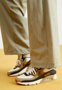 AIR MAX 90 - Tossud - phantom/light british tan/black/fire red/khaki/sail