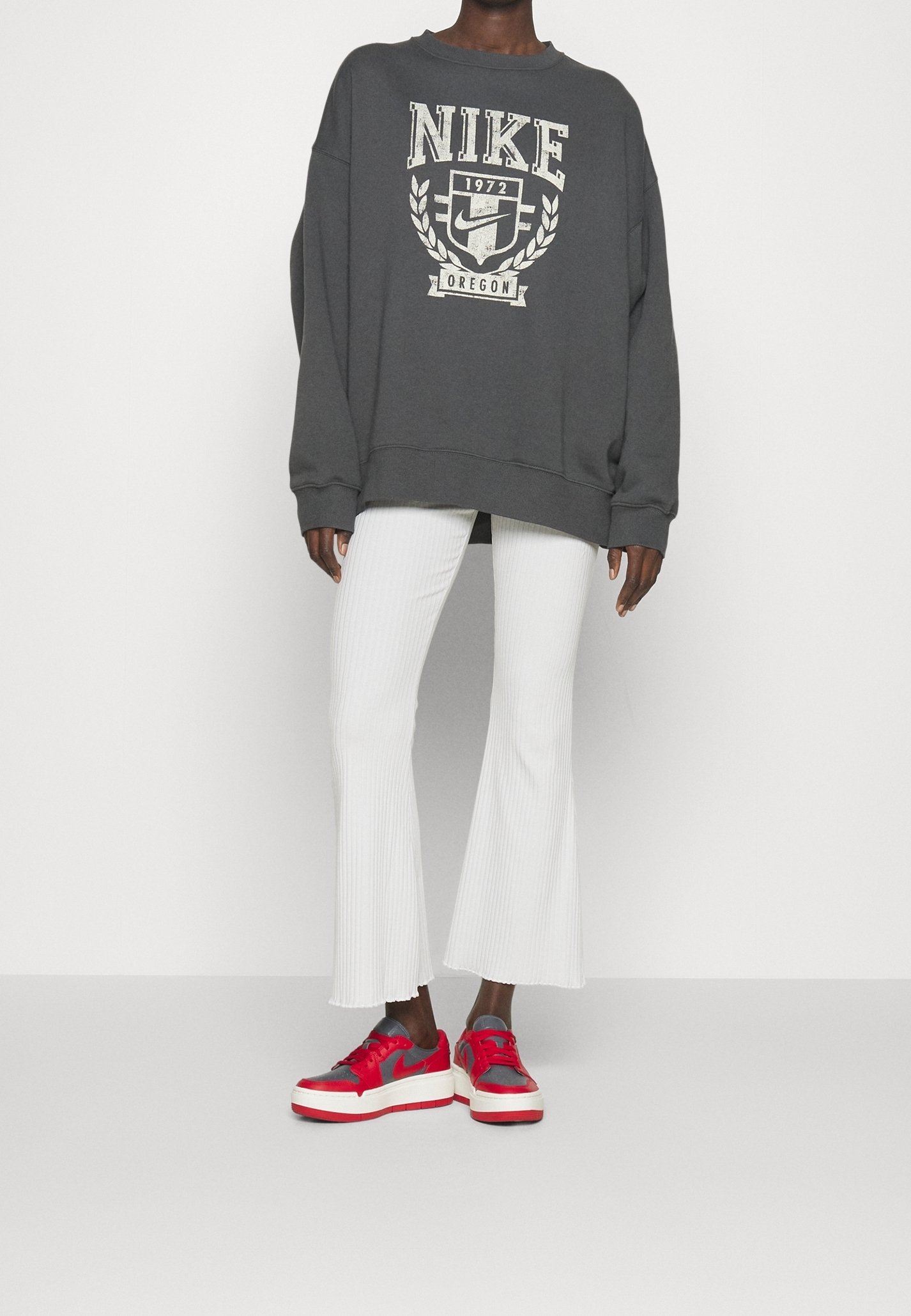 oversized nike vintage sweatshirt