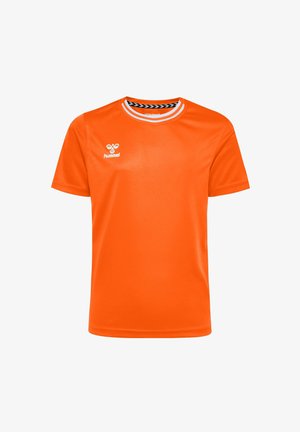 Orange sportströja, kortärmad, slät textur, med en svart- och vitrandig rund hals och en logotyp på vänster bröst.