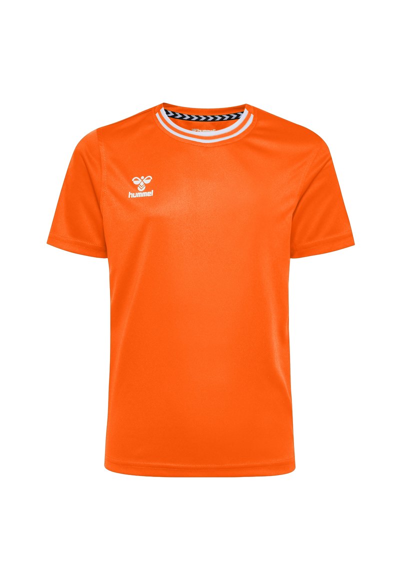 Orange sportströja, kortärmad, slät textur, med en svart- och vitrandig rund hals och en logotyp på vänster bröst.