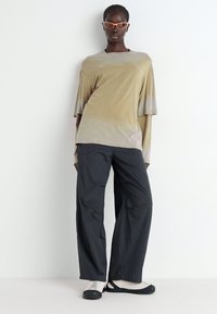 Weekday OVERSIZED DOUBLE DYED LONGSLEEVE TOP - Pikkade varrukatega topp - dark beige fade