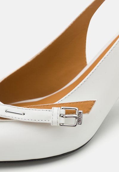 MOSCHINO BUCKLED BOW - Klassikalised kontsakingad - bianco