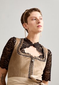 Krüger Dirndl Dirndlica - hellbraun
