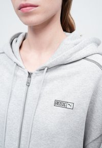 Puma OVERSIZED FULL ZIP HOODIE - Majica s kapuljačom i patentnim zatvaračem - flat light gray heather