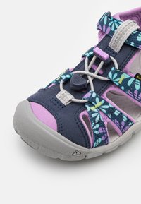 Keen SEACAMP II CNX UNISEX - Chodecké sandály - black iris/african violet