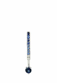 Pendiente de plata que presenta una línea vertical de gemas azules de diferentes tonalidades, rematada con una piedra redonda de color azul oscuro, que destaca por su diseño elegante y su brillo.