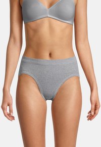 Grijze katoenen slips met een hoge taille, gladde textuur en zachte elastische tailleband, ontworpen voor comfort en dekking.