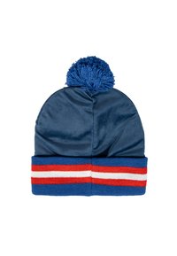 Chapeau bleu avec un dessus rond et un pompon bleu. Il présente un poignet côtelé rayé en rouge, blanc et bleu, avec une texture lisse.