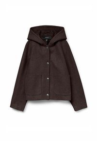 Giacca con cappuccio marrone, dal tessuto morbido, con chiusura a bottoni, due tasche frontali e vestibilità comoda. Design semplice, senza motivi o decorazioni.