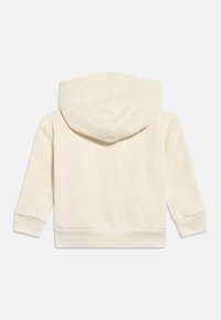 Krémová detská mikina s kapucňou, dlhými rukávmi a rebrovanými manžetami, zobrazená zozadu na bielom pozadí.