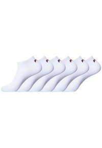 Chaussettes blanches pour la cheville en lot de six, avec un bord canalé et un petit logo rouge et bleu sur le talon. Fabriquées en tissu doux et extensible.