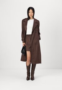ONLY ONLINA SUEDE BUTTON SKIRT - Miniszoknya - chocolate brown