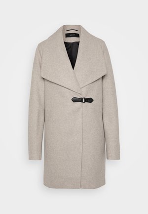 Beige ullblandingsfrakk med bred krage, lange ermer, enkelt svart spenne-lukking og glatt tekstur; minimalistisk design.
