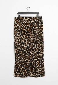 Leopardmönstrade byxor med en blandning av bruna och svarta färger; gjorda av ett mjukt tyg, med avslappnad passform och elastisk midja.