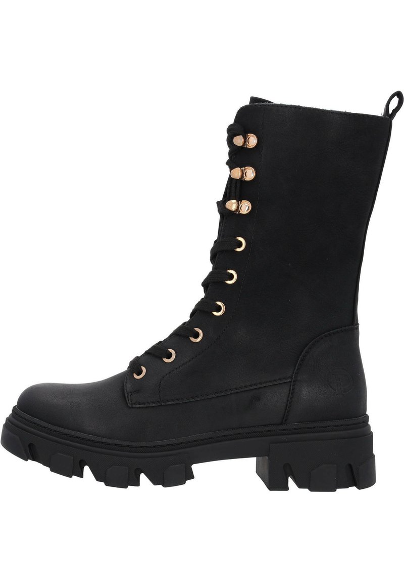 Botas de tobillo negras con cordones, hechas de cuero sintético, que presentan ojales en tono dorado, una suela de goma gruesa y un acabado texturizado.