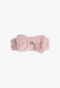Rosa faux fur hårband med en rosettform och broderad "R"-detalj. Mjuk textur med en plyschliknande utseende.