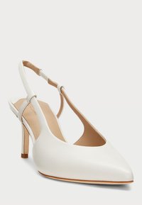 Valkoinen nahkainen slingback-korkokenkä, jossa on teräväkärkinen muoto, ohut korko ja joustava remmi. Sileä pinta, jossa on beige sisäpohja ja huomaamaton ompelu.