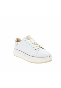 Sneaker bianco con tomaia in pelle liscia e dettagli dorati. Presenta una suola spessa e bianca e lacci tondi con un elemento decorativo dorato.
