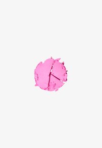 Polvere rosa brillante, forma rotonda, parzialmente spezzata in tre segmenti, con una superficie texture e dettagli fini di particelle.
