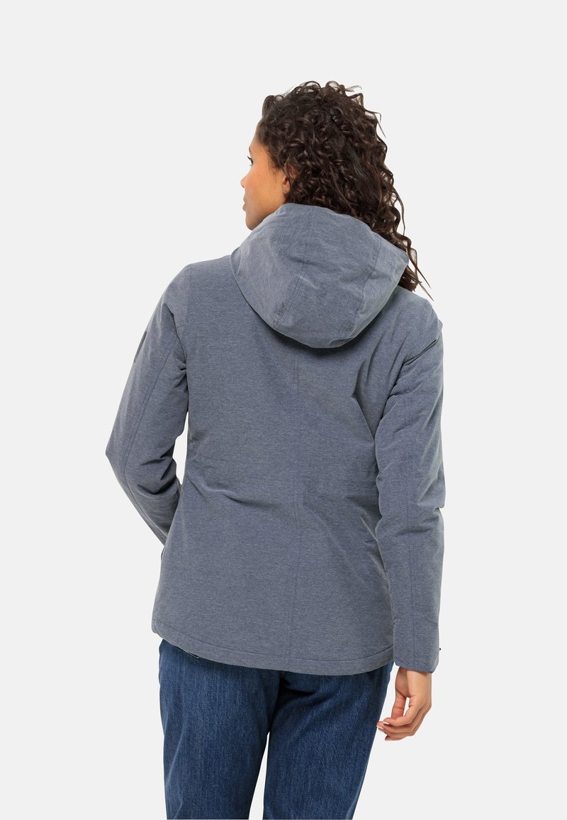 Grijze hooded jack met een gestructureerde afwerking, met een slim fit silhouet en een lichte flare aan de zoom, gecombineerd met blauwe denim.