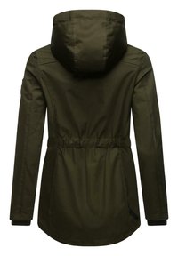 Giacca parka verde oliva con cappuccio, vita stretta e polsini a coste. Presenta un tessuto morbido e resistente all'acqua e un orlo arrotondato.