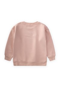 Sudadera rosa con cuello redondo, mangas largas y puños de canalé. Tejido suave con una textura lisa y sin patrones ni diseños visibles.