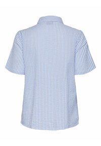 Camicia a maniche corte in blu chiaro e bianche righe verticali, con colletto classico e tessuto morbido dalla superficie liscia.