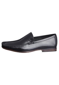 Mocassins en cuir noir avec un design cousu sur le devant, une finition lisse, un talon bas et un bout arrondi, offrant une apparence classique et élégante.