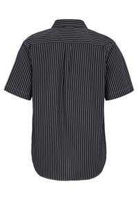 Schwarzes Kurzarmhemd mit weißen vertikalen Streifen, ausgestattet mit einem spitzen Kragen und einem abgerundeten Saum hinten. Aus glattem Baumwollstoff.