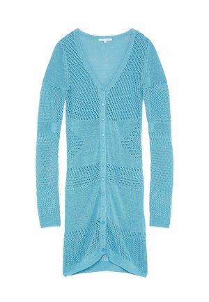 Langer hellblauer gestrickter Cardigan mit V-Ausschnitt, Knopfverschluss und gemischten Lochmustern an Ärmeln und Körper.