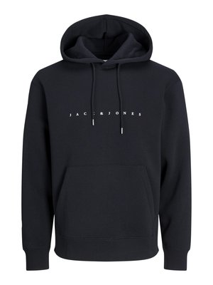 Čierna mikina s kapucňou, ktorá má predné vrecko, rebrované manžety a biele logo s nápisom "JACK & JONES" na hrudi.