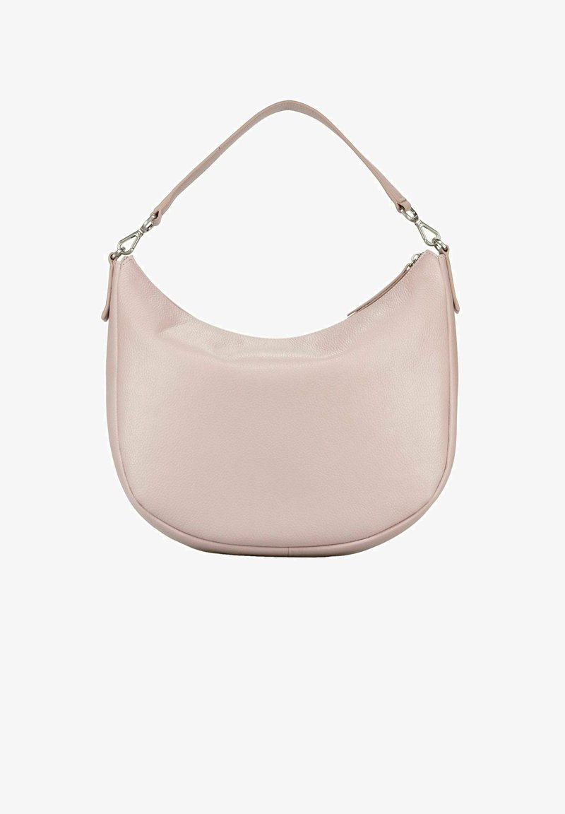 Sac à bandoulière en cuir rose blush doux, présentant une forme arrondie, une texture lisse et des accessoires en argent avec une bandoulière amovible.