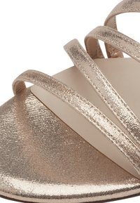 Tamaris Sandaalid - champagne met