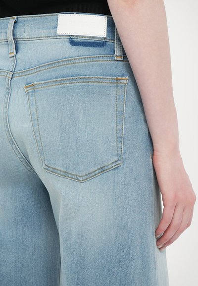 RE/DONE MID RISE PALAZZO - Široke kavbojke - blue denim