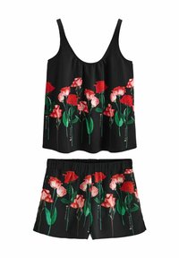 Set da pigiama nero in tessuto plissettato, composto da top senza maniche e pantaloni corti. Entrambi i pezzi sono decorati con un motivo floreale di rose rosse e rosa.