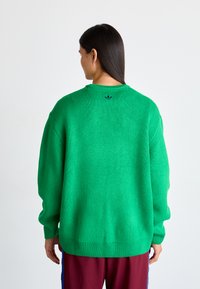 adidas Originals CREW NECK - Camisola - green/night indigo