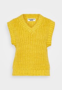 Gehaakte gele mouwloze sweater met een V-hals ontwerp, voorzien van een textuurstof en geribbelde afwerking langs de halslijn en de zoom.