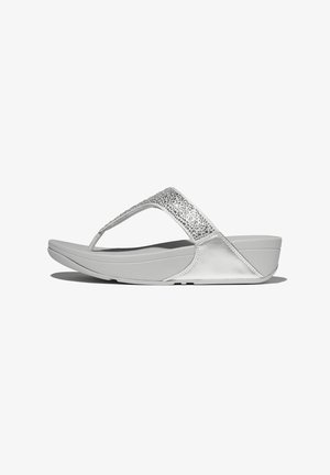 Chanclas grises con una correa de acentuación plateada brillante. Fabricadas con materiales sintéticos texturizados y cuentan con una suela acolchada.