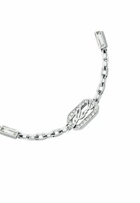 Bracciale in argento con design a catena, caratterizzato da un charm centrale adornato con cristalli trasparenti e la parola "Amore."