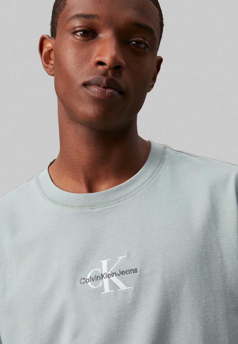 Calvin Klein Jeans MONOGRAM - T-Shirt print - slate gray/grau  