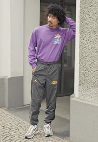 Nike Performance NBA LOS ANGELES LAKERS JORDAN PANT - Klubu apģērbs - medium ash/purple smoke