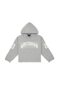Hoodie gris en tricot avec une poche kangourou à l'avant. Présente l'inscription « WRSTBHVR » et le numéro « 23 » en lettres blanches. L'ourlet a une bordure effilochée.