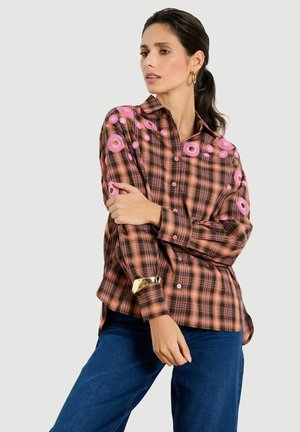 LolaLiza, EMBROIDERED CHECKED SHIRT EMBROIDERED CHECKED SHIRT - Button-down blouse - brown dark chocolate