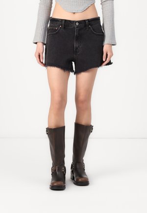Curve Love High Rise 90s Cutoff Short - Jeansshorts - black