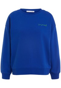 Sudadera de cuello redondo azul con mangas largas y texto bordado en verde "ama a ti mismo" en el lado izquierdo del pecho.