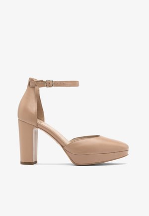 Beżowe skórzane buty na wysokim obcasie z okrągłym noskiem, grubym obcasem i paskiem na kostce. Posiadają wycięcia oraz gładką teksturę.
