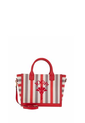 Bolso rectangular con rayas verticales rojas, blancas y grises, asas rojas, una correa desmontable y texto rojo "JOOP!" con diseño floral en el frente.
