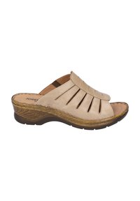 Beige leren slipper met uitsnijdingen, een gevoerd voetbed en een wigzool met een gestructureerde bruine basis.