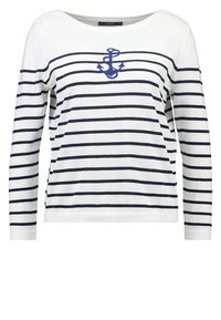Witte longsleeve top met marineblauwe horizontale strepen, voorzien van een geborduurd ankerontwerp op de voorkant en een ontspannen halslijn.